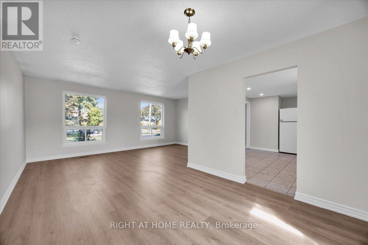 27 Villata Gardens, Toronto, Ontario  M3J 1J7 - Photo 7 - W13663882
