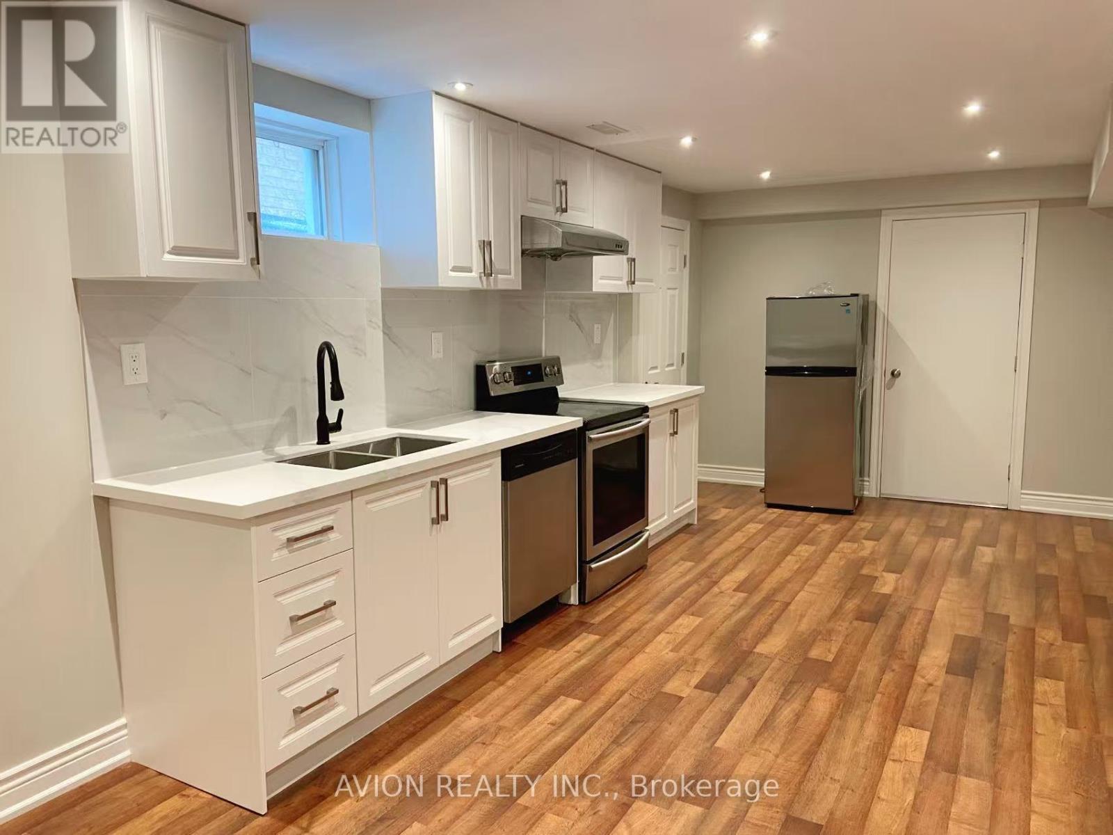 Bsmt - 2502 Hertfordshire Way, Oakville, Ontario L6H 7N4 - Photo 1 - W13663892