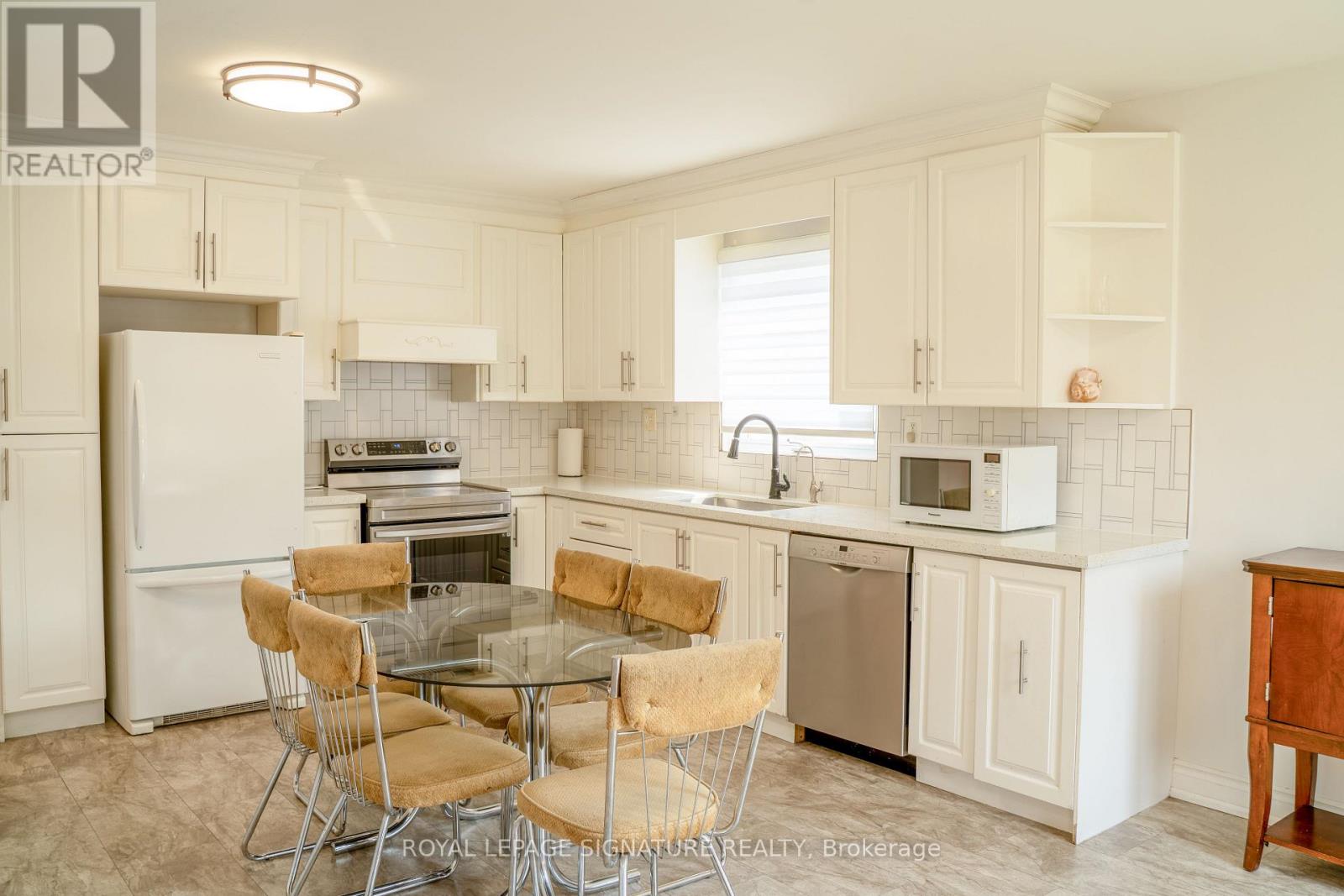 42 Kingsview Boulevard, Toronto, Ontario M9R 1T8 - Photo 4 - W13663912