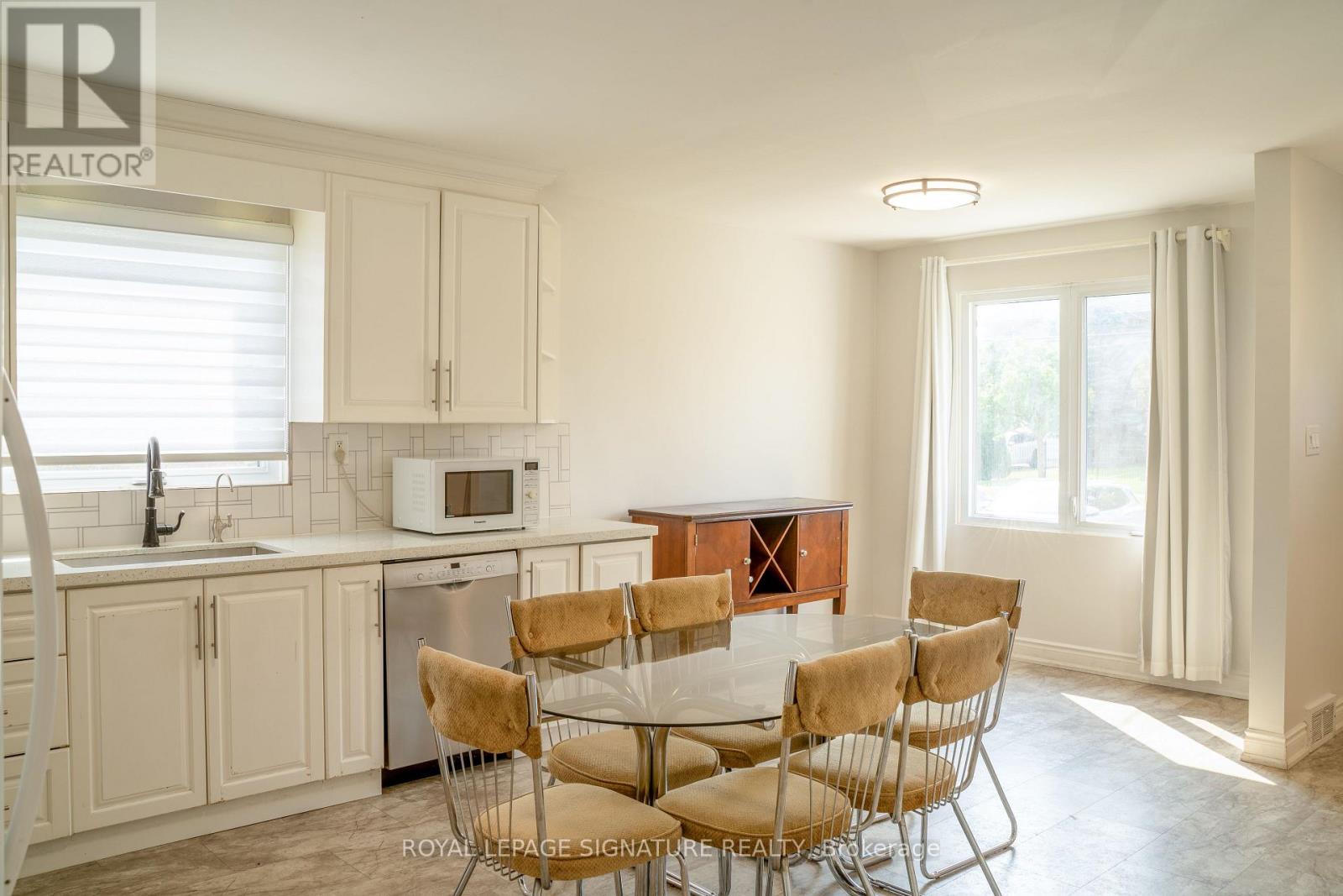 42 Kingsview Boulevard, Toronto, Ontario M9R 1T8 - Photo 5 - W13663912