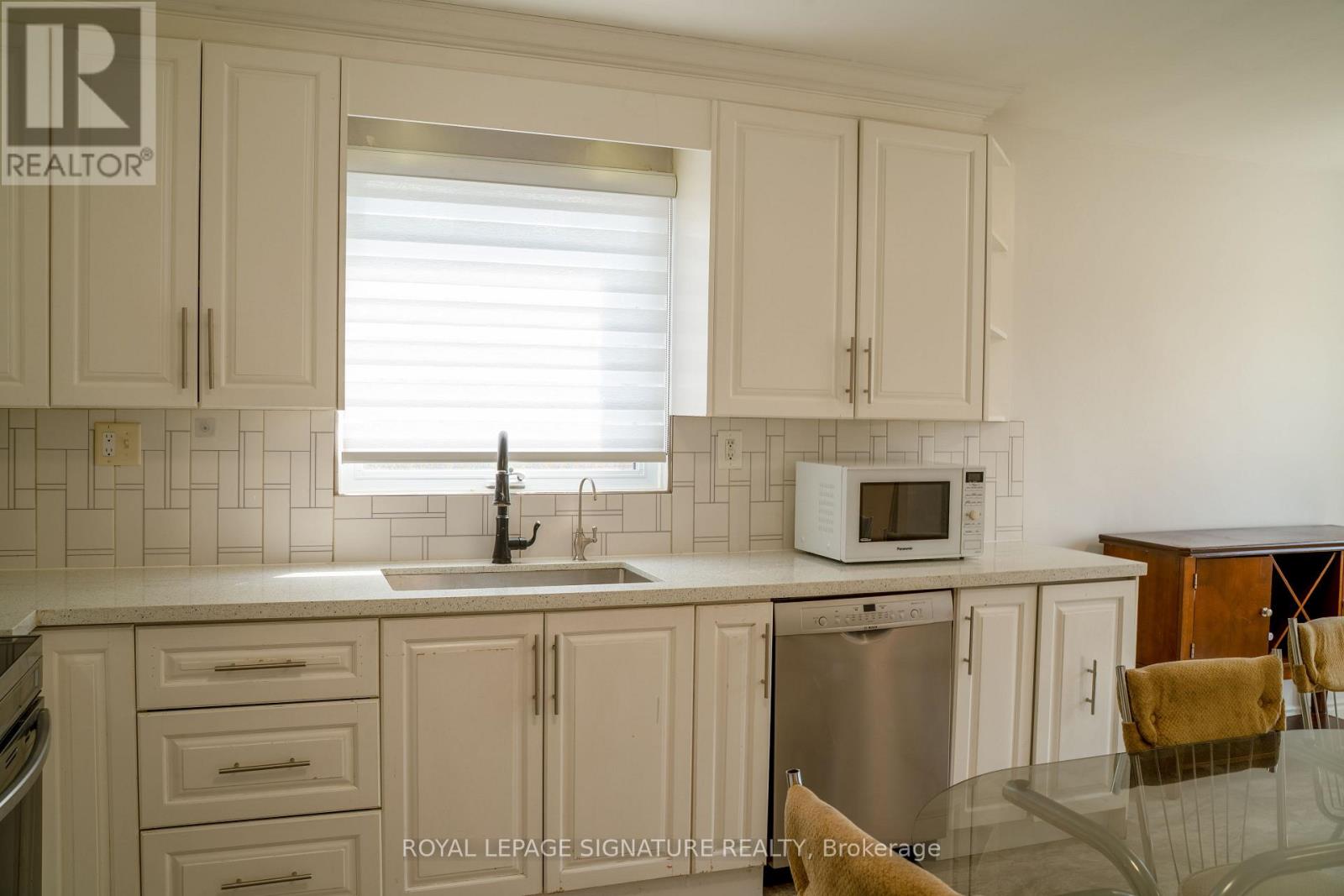 42 Kingsview Boulevard, Toronto, Ontario M9R 1T8 - Photo 6 - W13663912