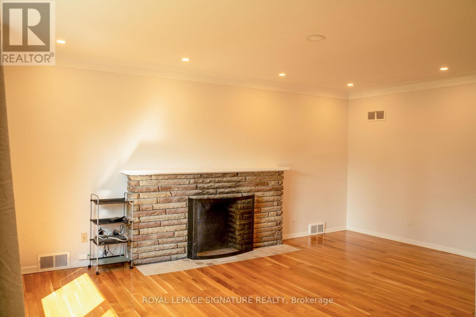 42 Kingsview Boulevard, Toronto, Ontario M9R 1T8 - Photo 7 - W13663912