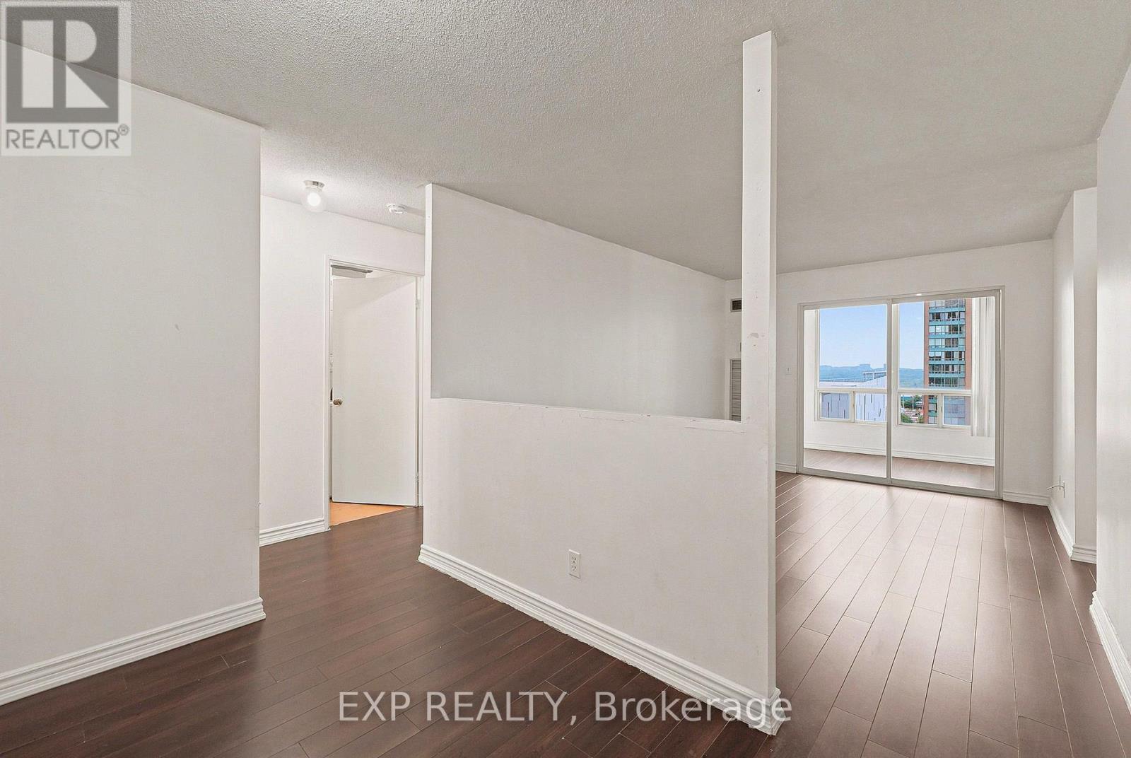 1114 - 155 Hillcrest Avenue, Mississauga, Ontario  L5B 3Z2 - Photo 2 - W13663956