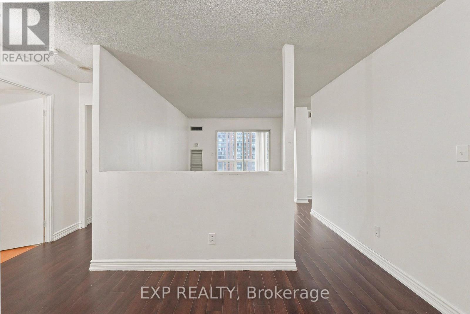 1114 - 155 Hillcrest Avenue, Mississauga, Ontario  L5B 3Z2 - Photo 3 - W13663956