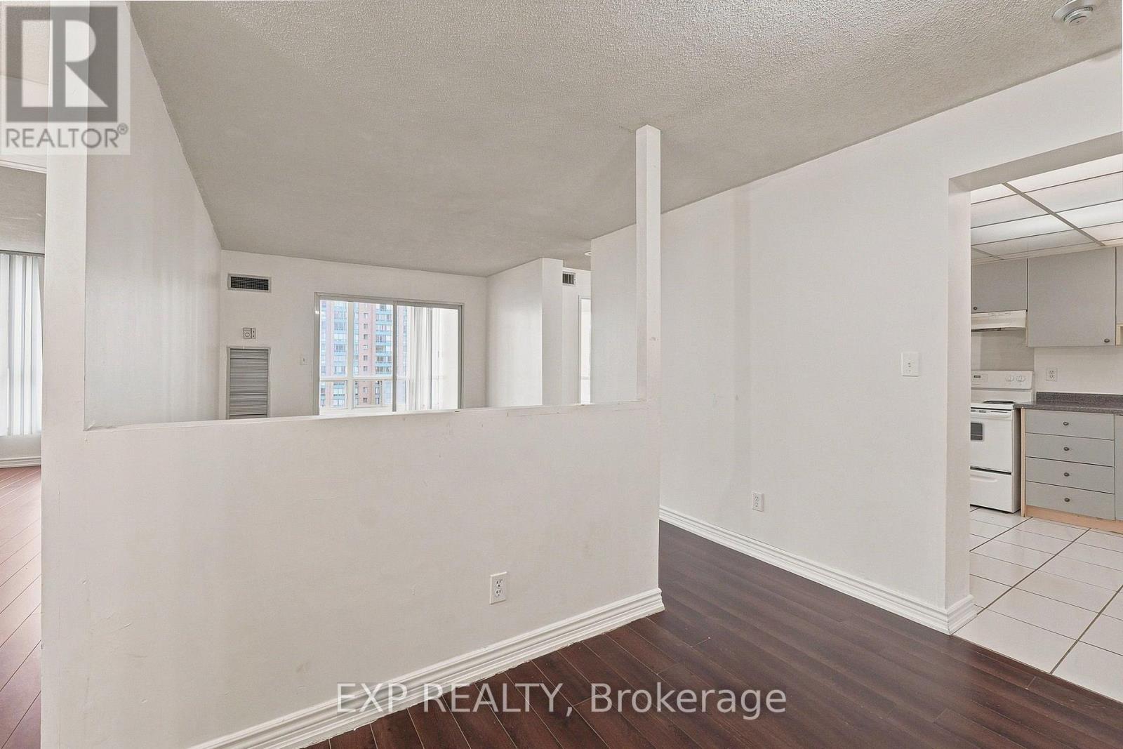 1114 - 155 Hillcrest Avenue, Mississauga, Ontario  L5B 3Z2 - Photo 4 - W13663956