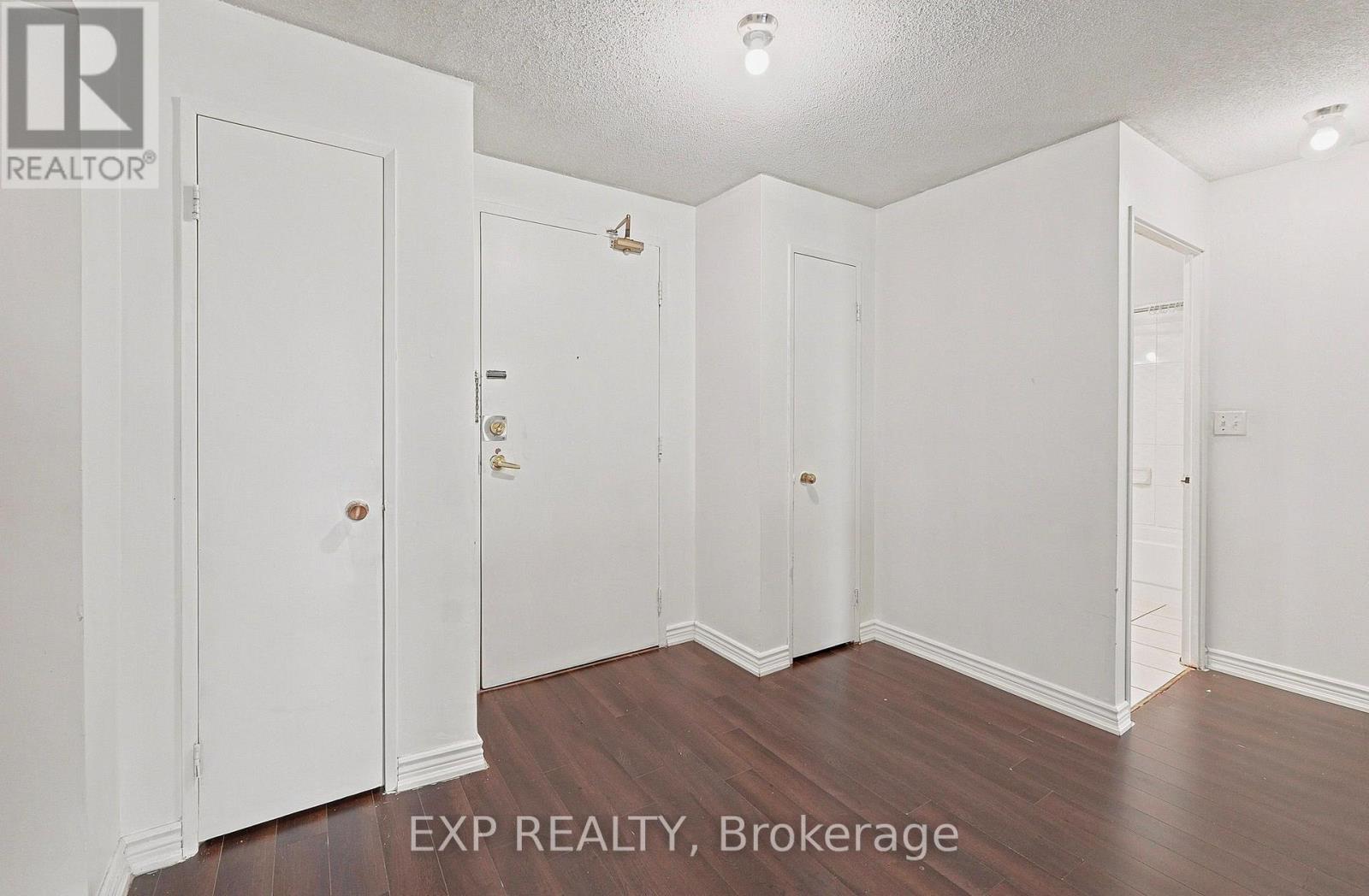 1114 - 155 Hillcrest Avenue, Mississauga, Ontario  L5B 3Z2 - Photo 5 - W13663956