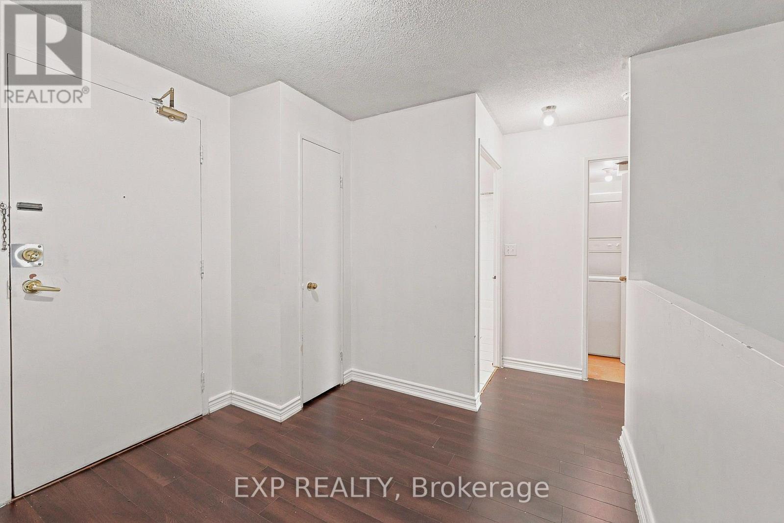 1114 - 155 Hillcrest Avenue, Mississauga, Ontario  L5B 3Z2 - Photo 6 - W13663956