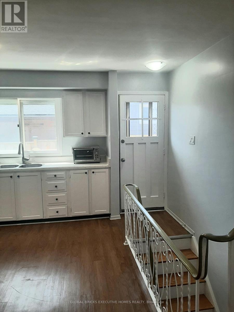 2141 Meadowbrook Road, Burlington, Ontario  L7P 2A6 - Photo 13 - W13663960
