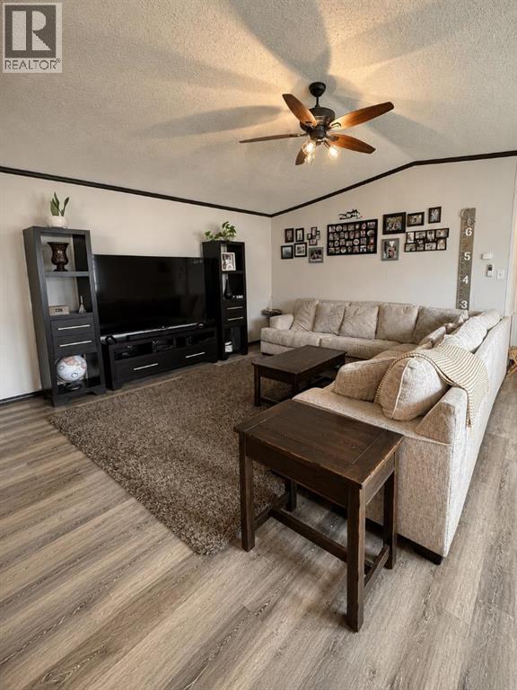 53 Keystone Crossing, Whitecourt, Alberta  T7S 0B2 - Photo 2 - A2334249