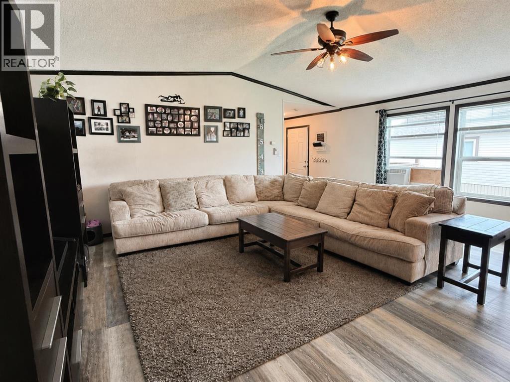 53 Keystone Crossing, Whitecourt, Alberta  T7S 0B2 - Photo 4 - A2334249