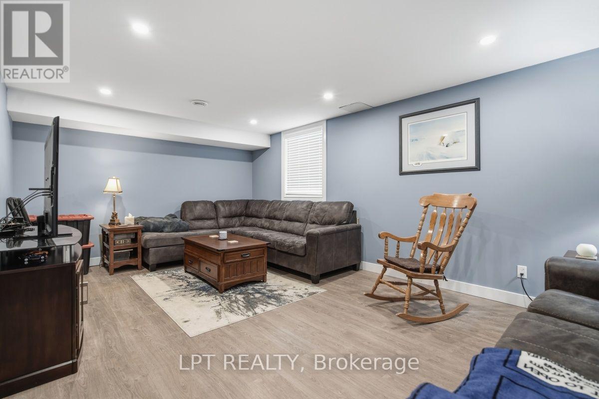 808 Elginfield Road, North Middlesex, Ontario  N0M 2K0 - Photo 11 - X13561818