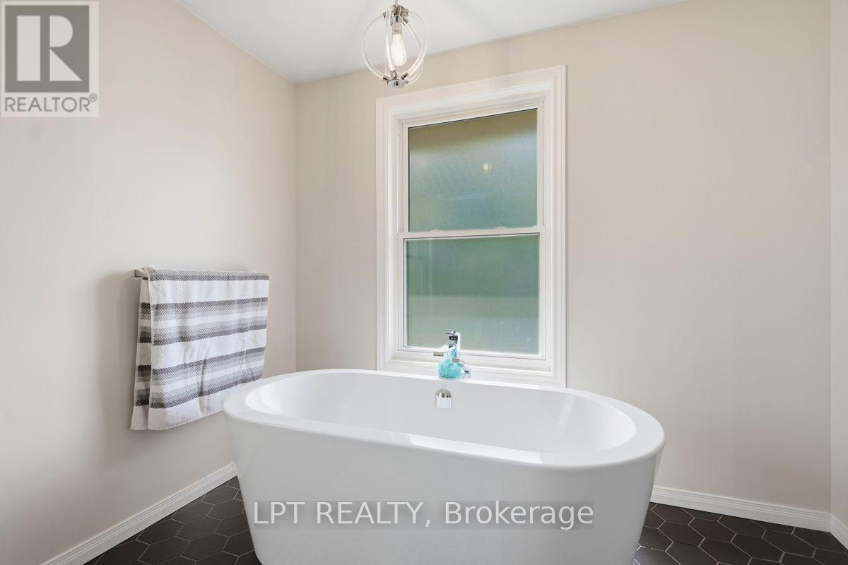 808 Elginfield Road, North Middlesex, Ontario  N0M 2K0 - Photo 38 - X13561818