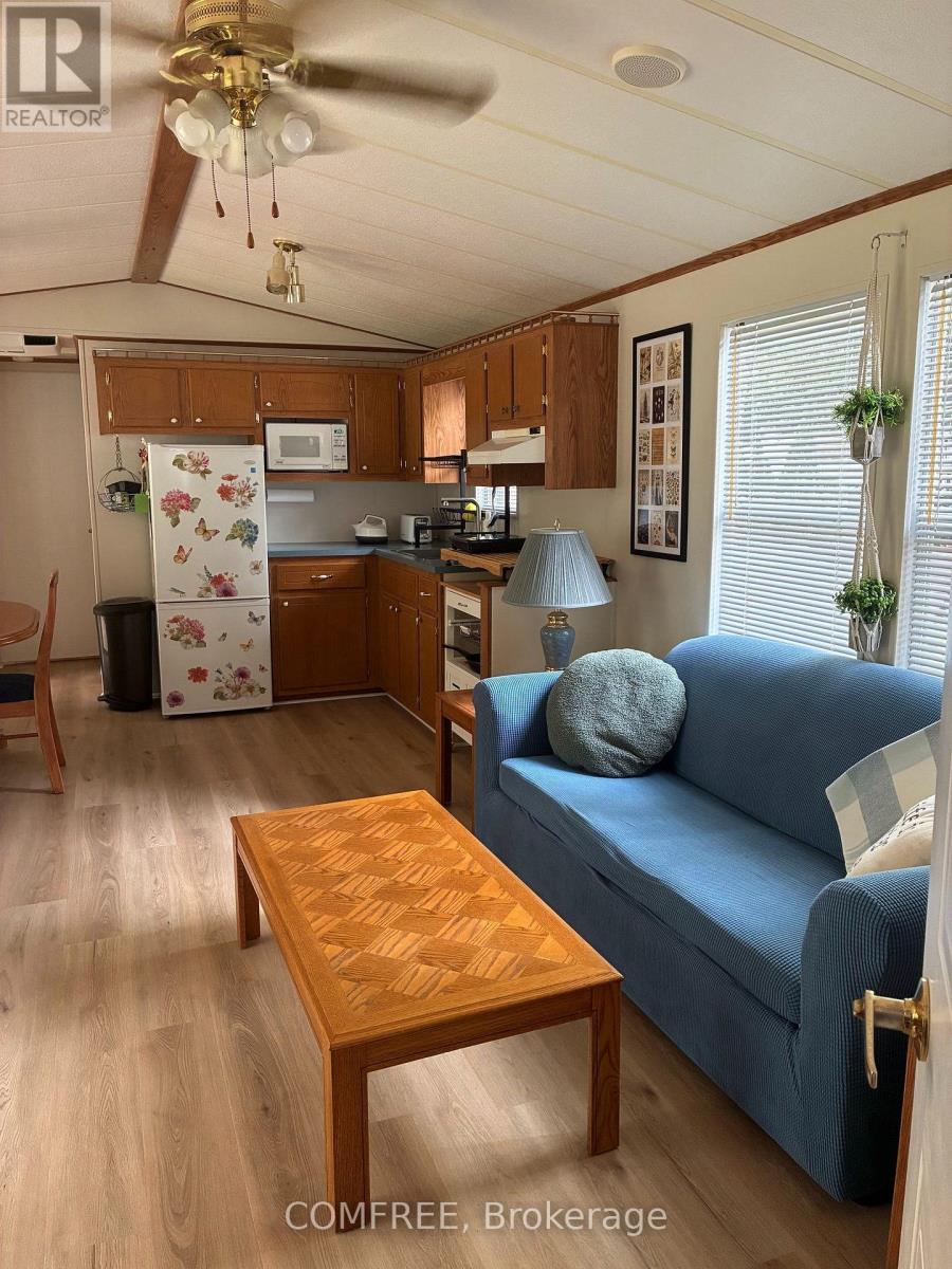 82 - 85 Theme Park Drive, Wasaga Beach, Ontario  L9Z 1X7 - Photo 4 - S13599130