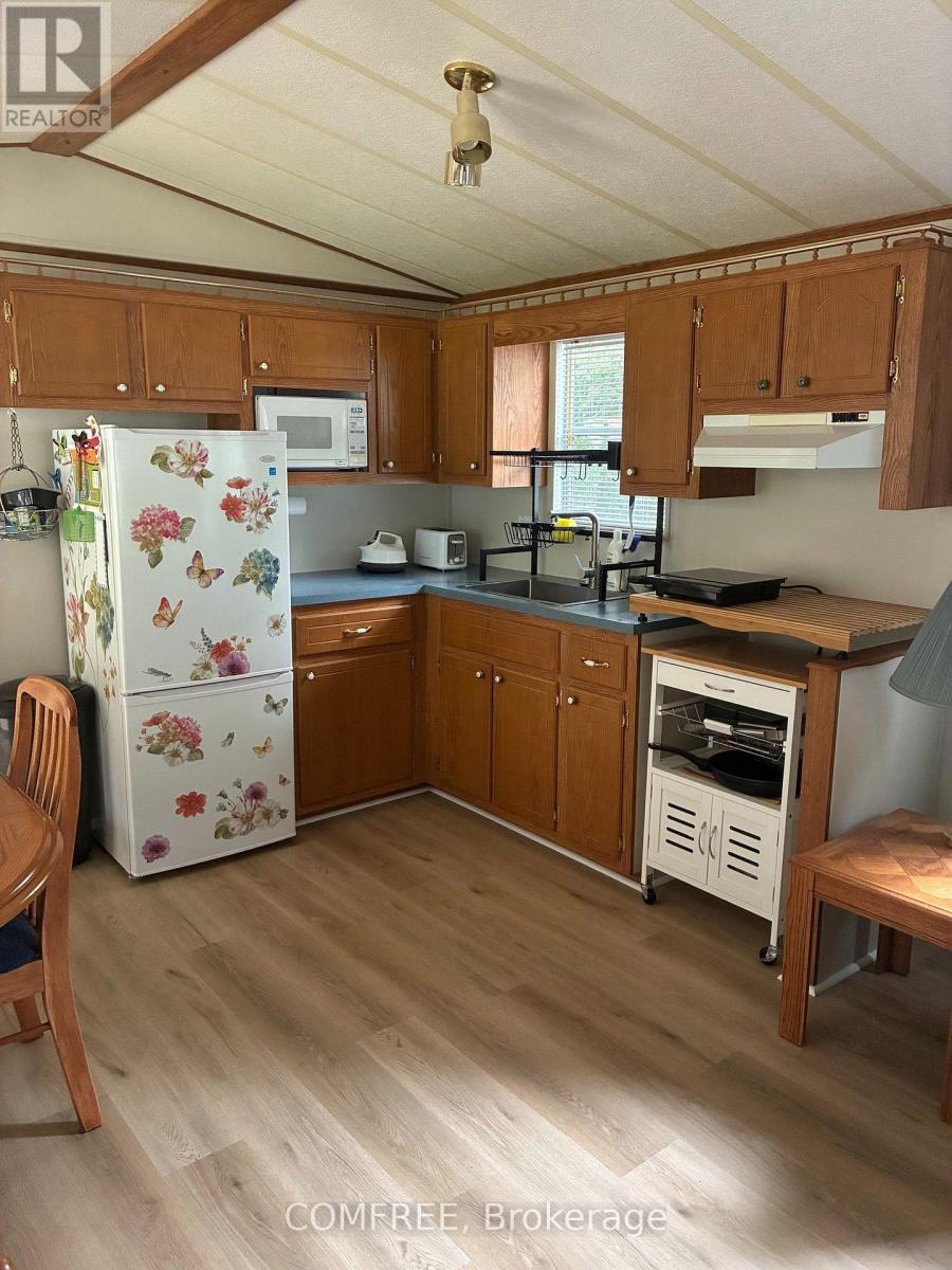 82 - 85 Theme Park Drive, Wasaga Beach, Ontario  L9Z 1X7 - Photo 7 - S13599130
