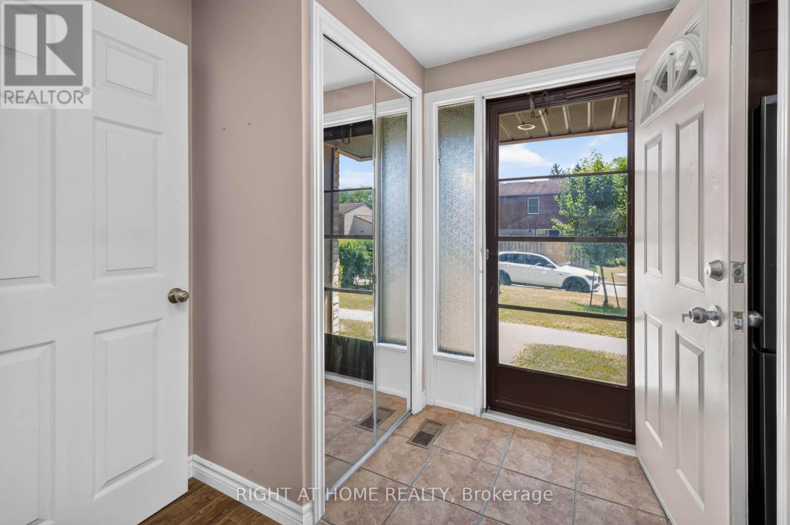 11 - 215 Glamis Road, Cambridge, Ontario  N1R 6V8 - Photo 6 - X13663978