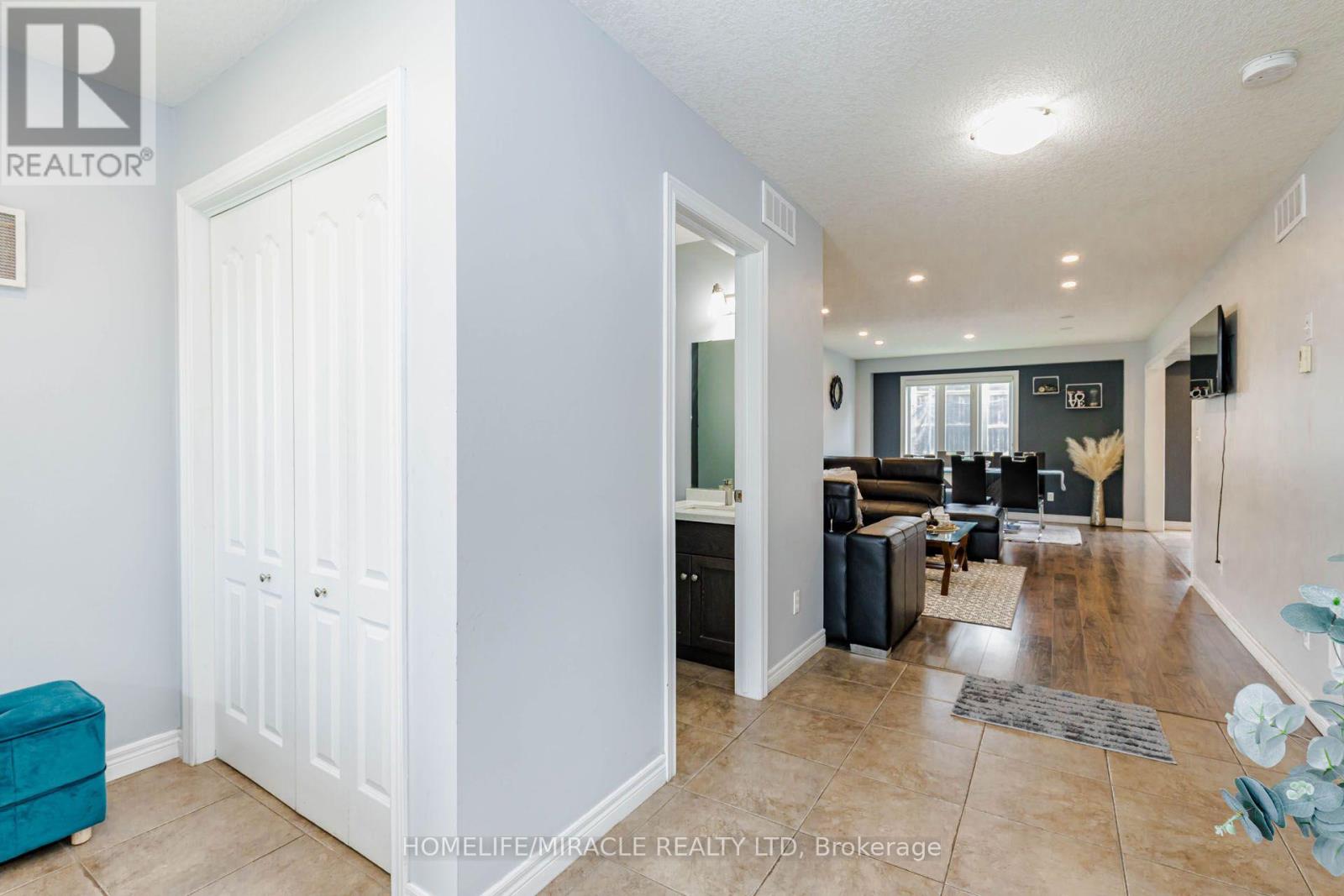 39 Washburn Drive, Guelph, Ontario  N1E 0B6 - Photo 4 - X13663982