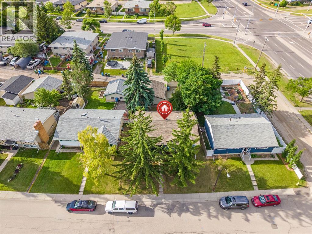7511 Huntridge Crescent Ne, Calgary, Alberta  T2K 4C8 - Photo 2 - A2323516