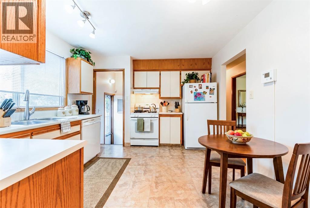 7511 Huntridge Crescent Ne, Calgary, Alberta  T2K 4C8 - Photo 10 - A2323516