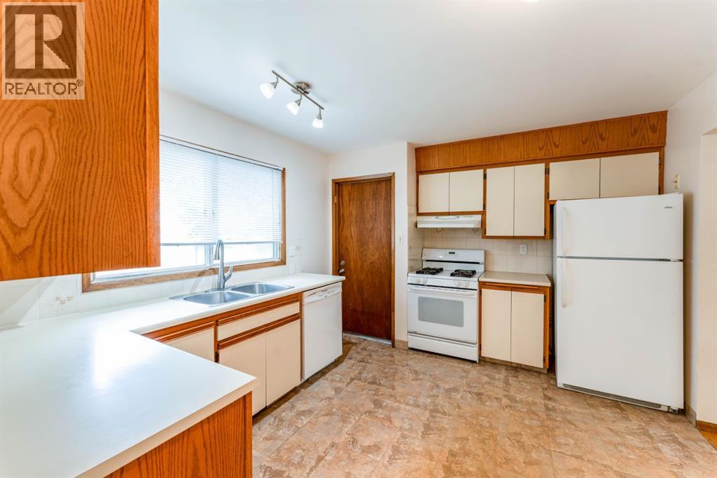 7511 Huntridge Crescent Ne, Calgary, Alberta  T2K 4C8 - Photo 11 - A2323516