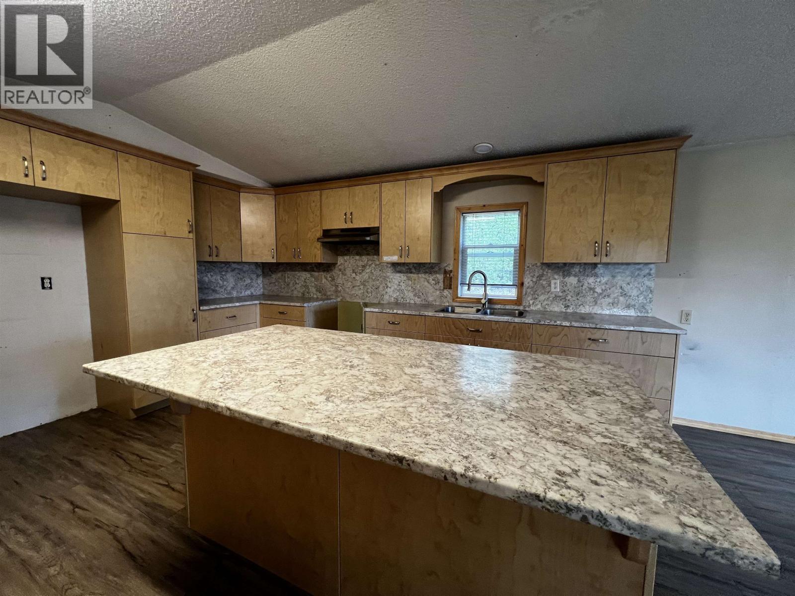 100 Schritt Crescent, Burns Lake, British Columbia  V0J 1E0 - Photo 6 - R3129993