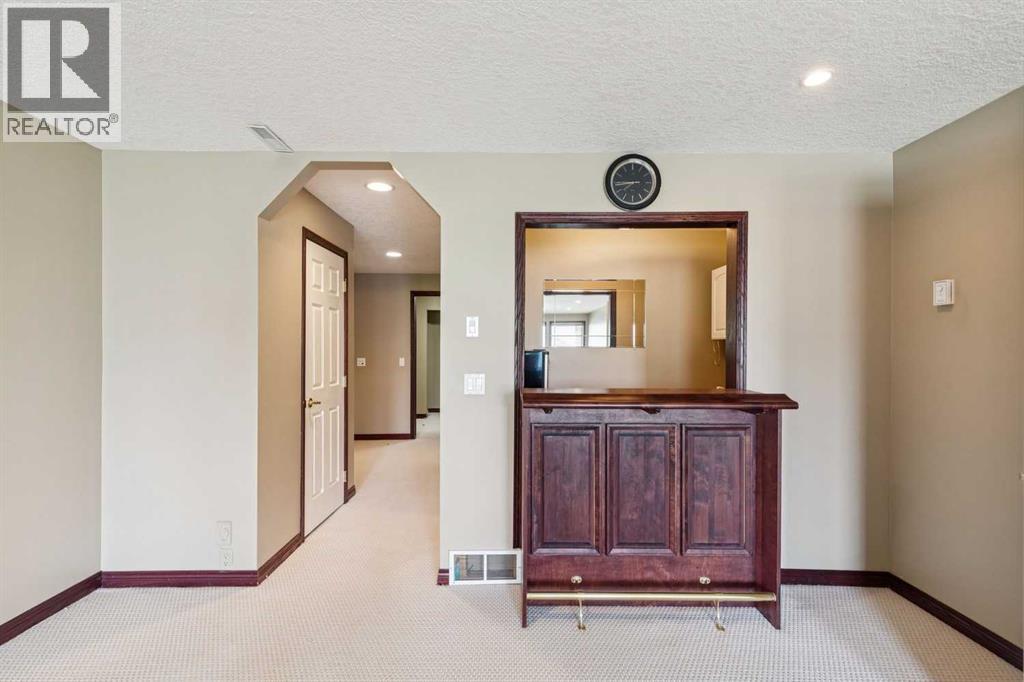 14 Strathearn Gardens Sw, Calgary, Alberta  T3H 2R1 - Photo 19 - A2314507