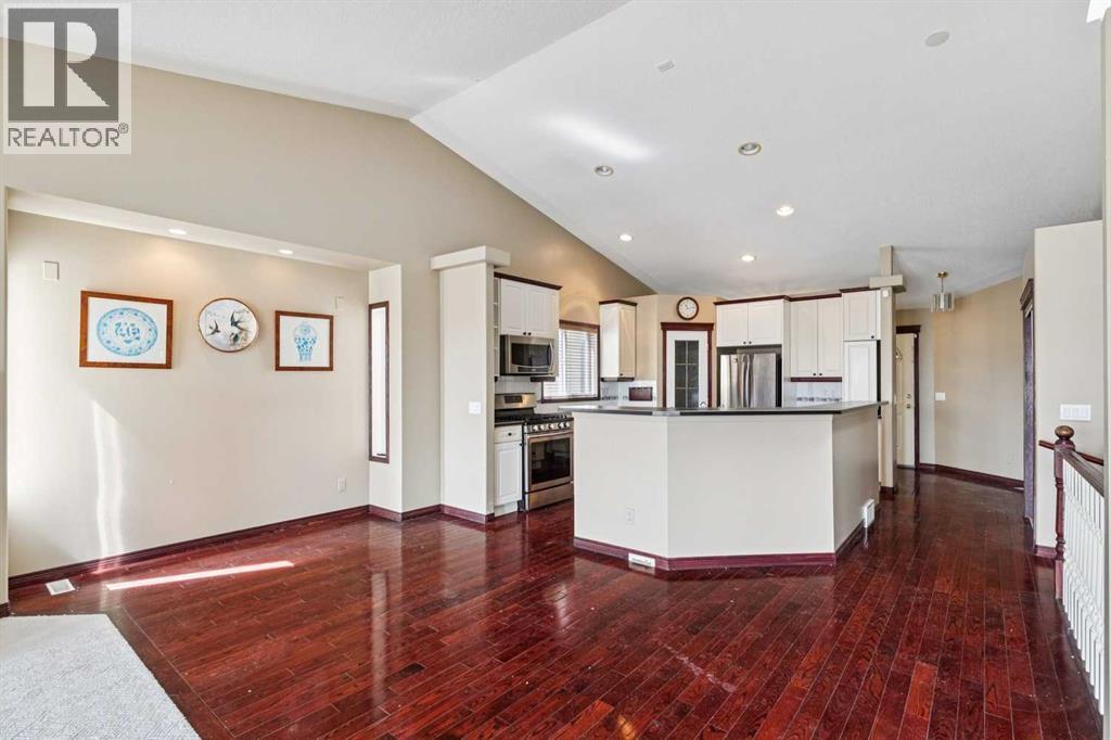 14 Strathearn Gardens Sw, Calgary, Alberta  T3H 2R1 - Photo 10 - A2314507
