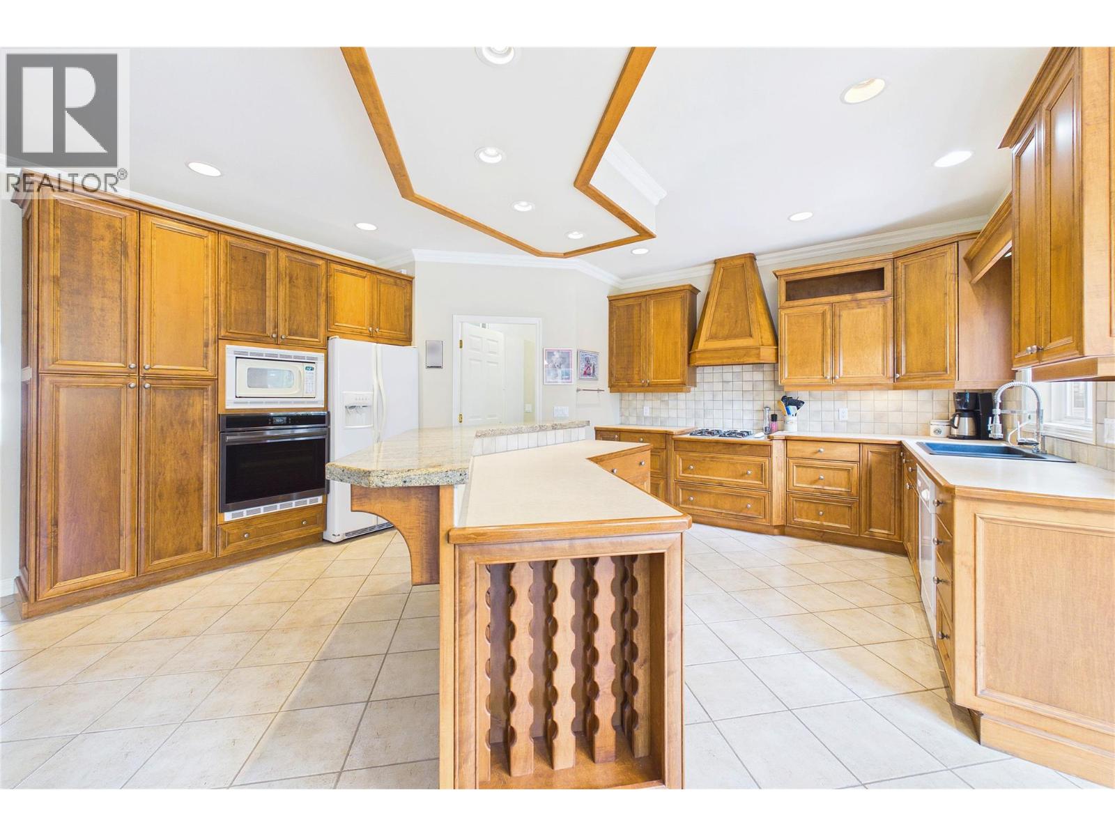 4335 Lysons Crescent, Kelowna, British Columbia  V1W 4S9 - Photo 6 - 10397339