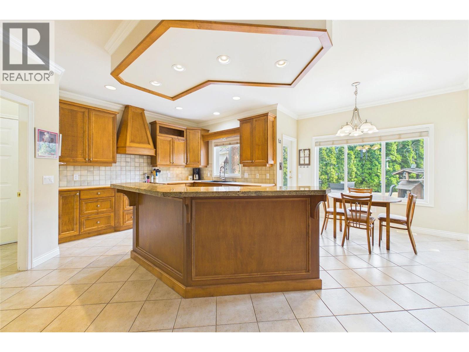 4335 Lysons Crescent, Kelowna, British Columbia  V1W 4S9 - Photo 8 - 10397339
