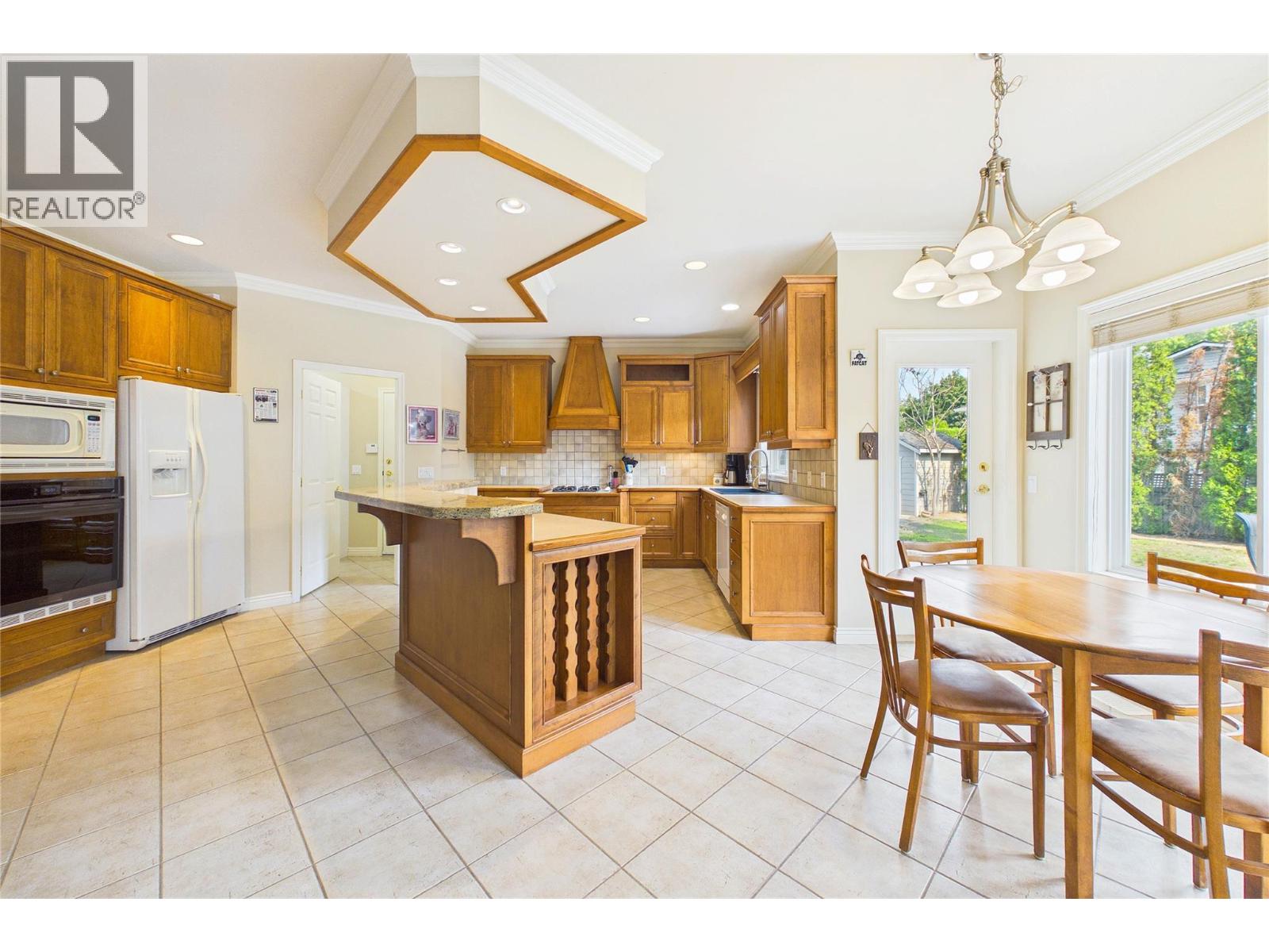 4335 Lysons Crescent, Kelowna, British Columbia  V1W 4S9 - Photo 9 - 10397339
