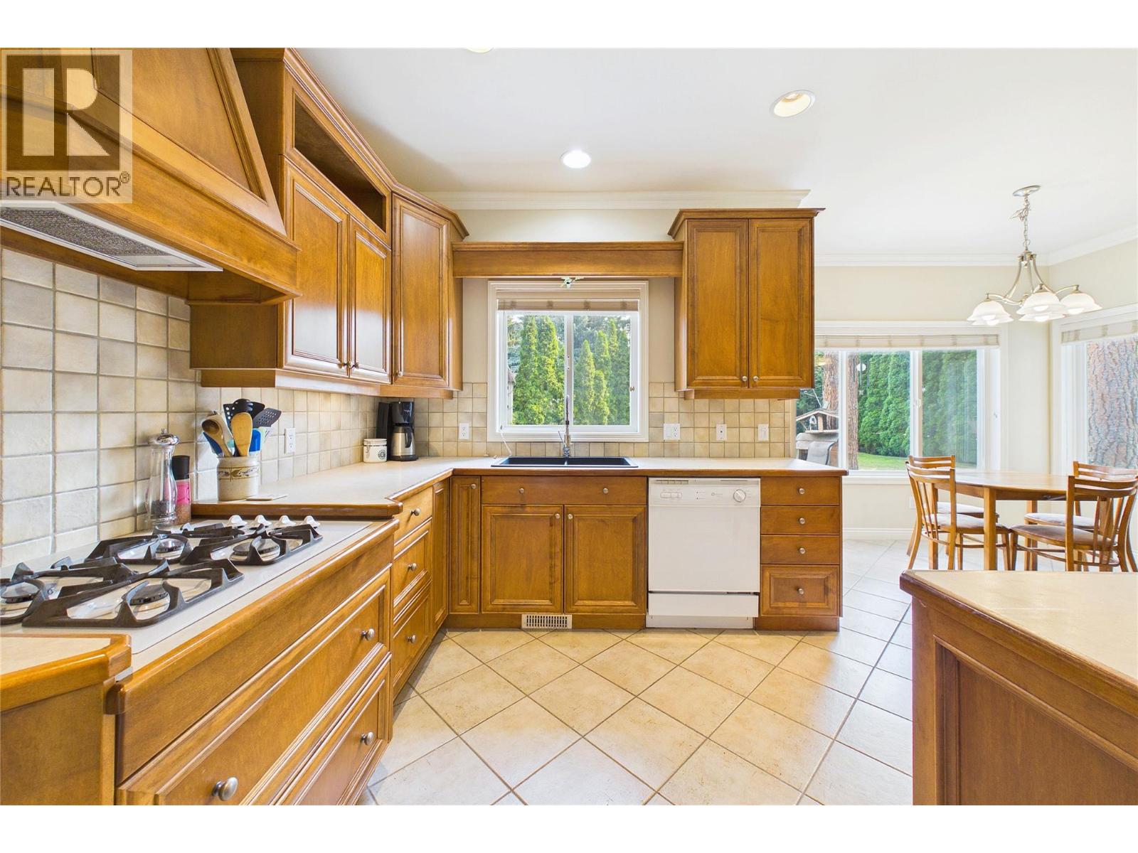 4335 Lysons Crescent, Kelowna, British Columbia  V1W 4S9 - Photo 7 - 10397339