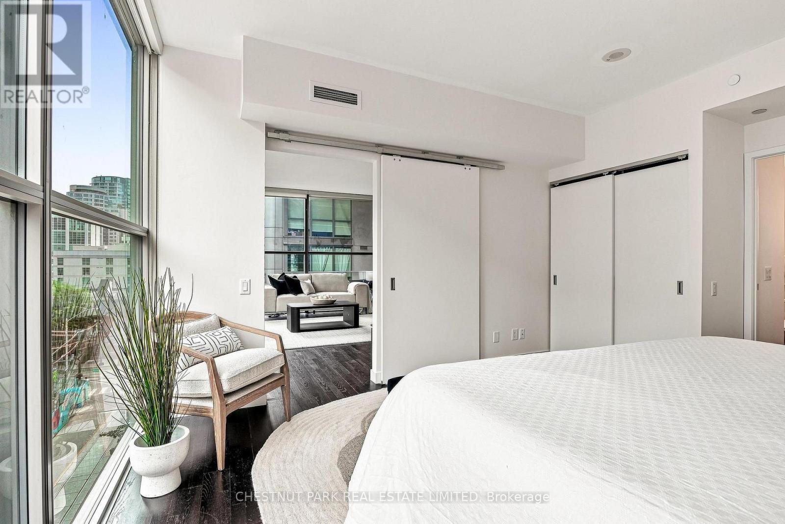 611 - 25 Oxley Street, Toronto, Ontario  M5V 2J5 - Photo 13 - C13664060