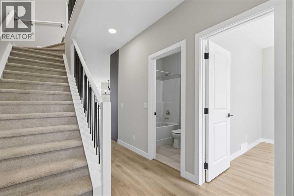 43 Belvedere Crescent Se, Calgary, Alberta  T2A 7Z9 - Photo 4 - A2315230