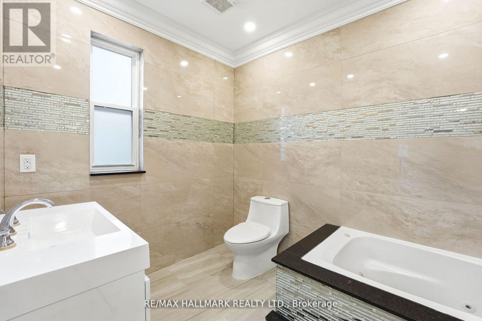 32 Orchard Park Drive, Toronto, Ontario  M1E 3T7 - Photo 36 - E13664130