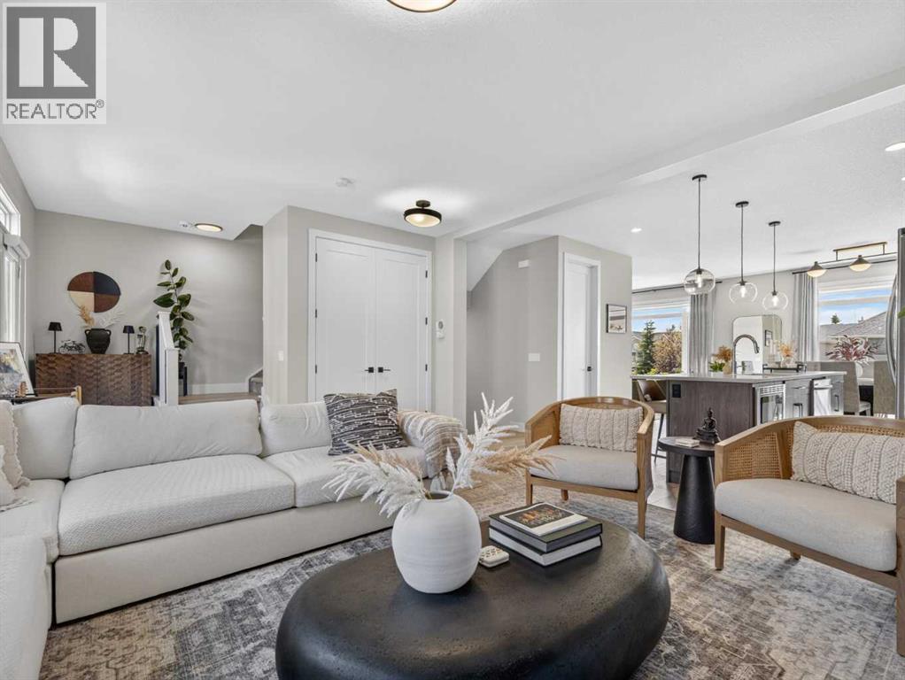 307 Royal Elm Road Nw, Calgary, Alberta  T3G 0G8 - Photo 3 - A2334623
