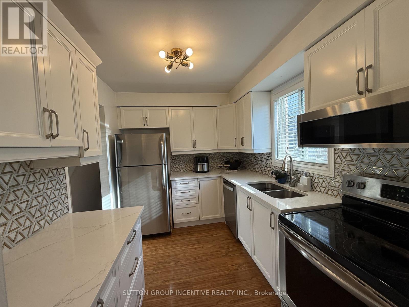 24 Frost Trail, Barrie (Letitia Heights), Ontario  L4N 4X1 - Photo 8 - S13664110
