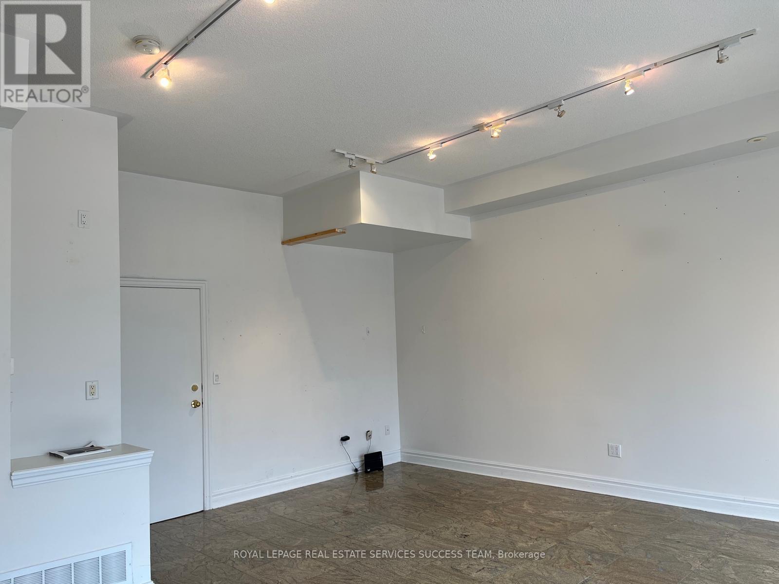 12 - 167 Lakeshore Road E, Mississauga, Ontario  L5G 4T9 - Photo 4 - W13664048