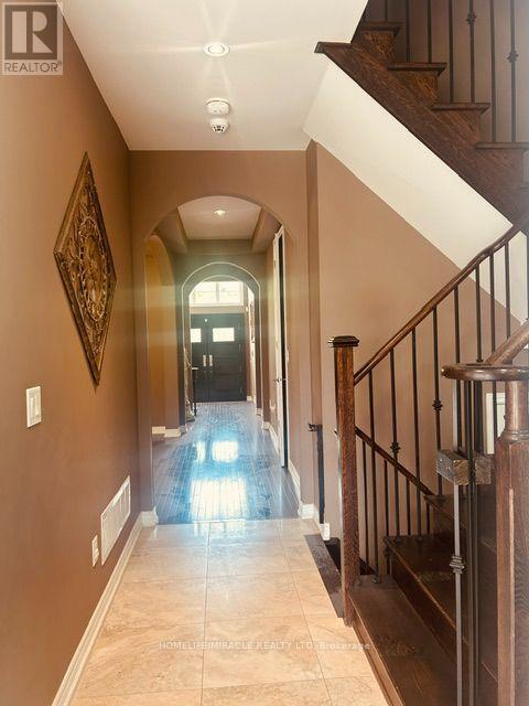 Upper Level - 3 Lindyfalls Drive, Brampton (Bram East), Ontario  L6P 2V6 - Photo 16 - W13664058
