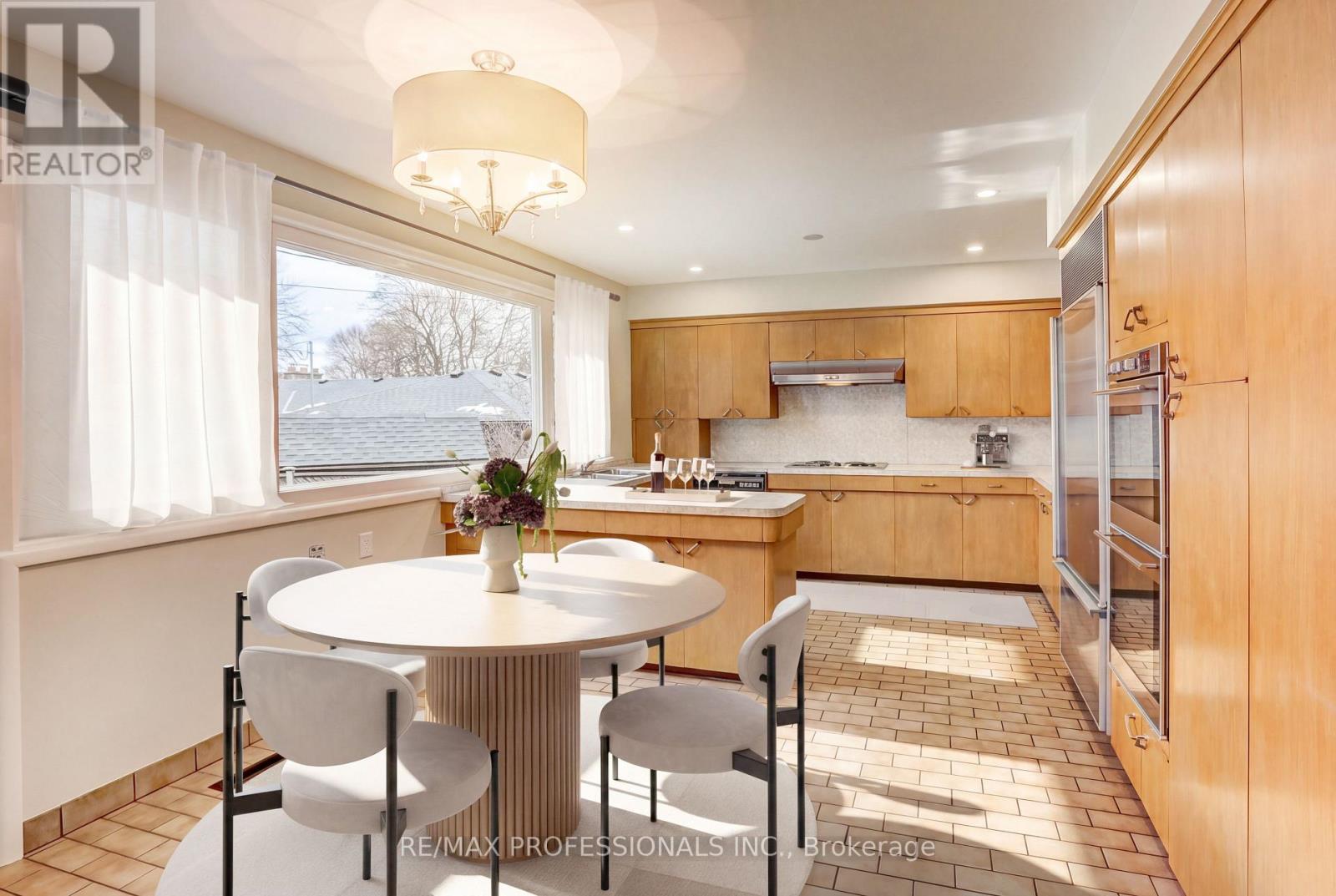 23 Ravensbourne Crescent, Toronto, Ontario M9A 2A9 - Photo 13 - W13664108