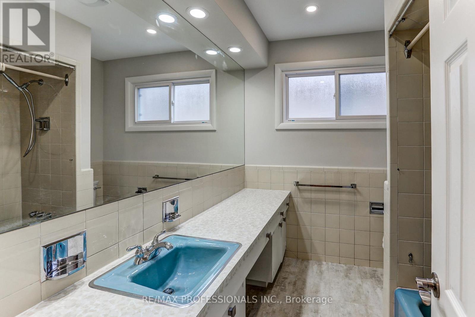 23 Ravensbourne Crescent, Toronto, Ontario M9A 2A9 - Photo 29 - W13664108