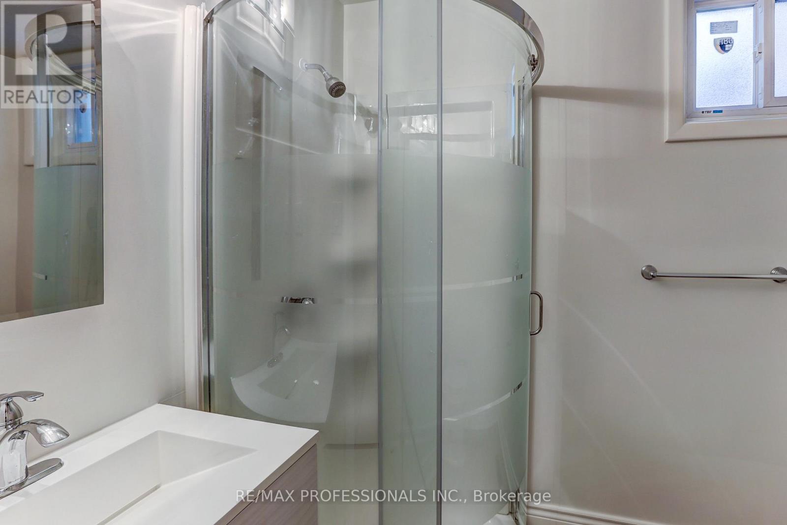 23 Ravensbourne Crescent, Toronto, Ontario M9A 2A9 - Photo 37 - W13664108