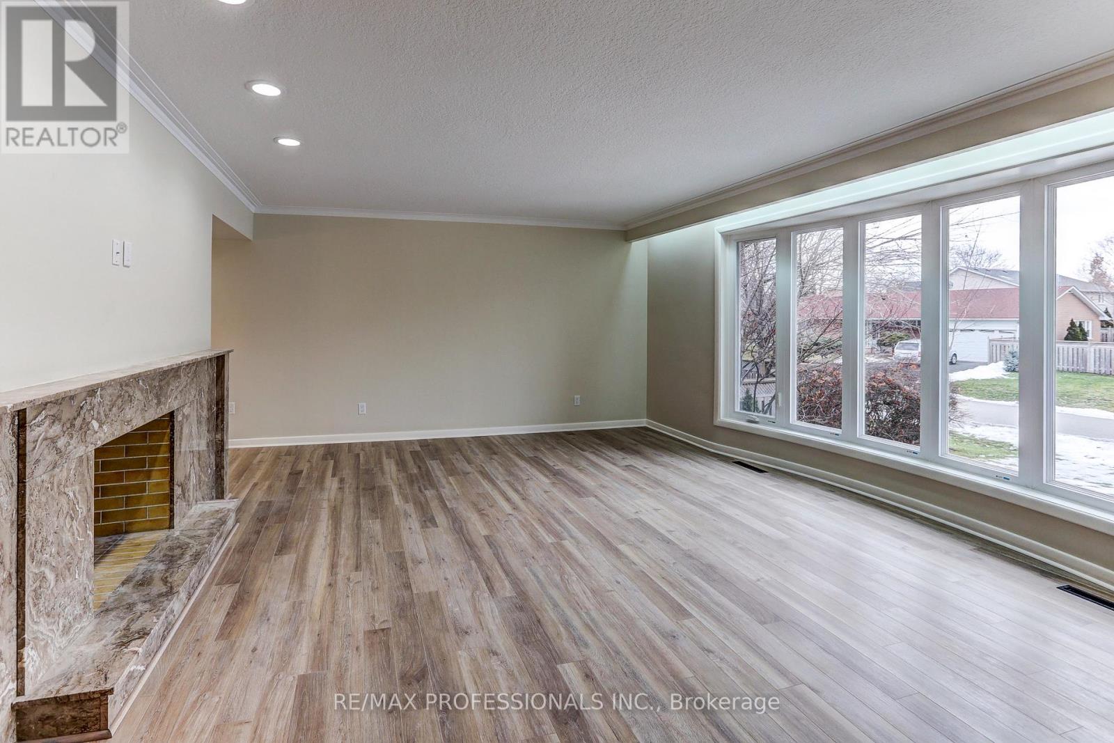 23 Ravensbourne Crescent, Toronto, Ontario M9A 2A9 - Photo 6 - W13664108