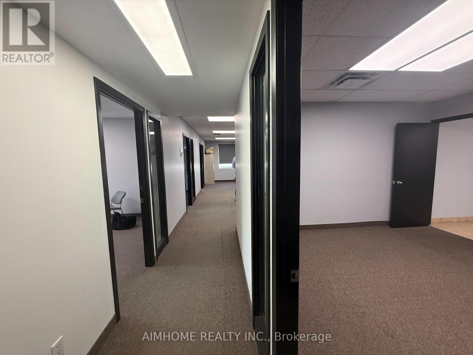 Main Fl - 839 Central Parkway W, Mississauga, Ontario L5C 2V9 - Photo 3 - W13664118