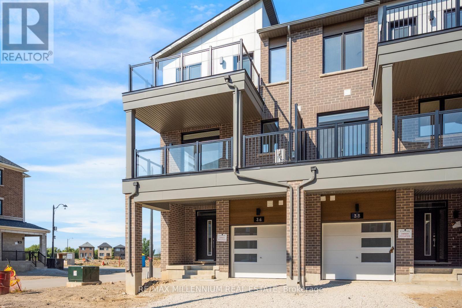 Main - 36 Thornbird Crescent, Brampton, Ontario  L7A 0B8 - Photo 2 - W13664156