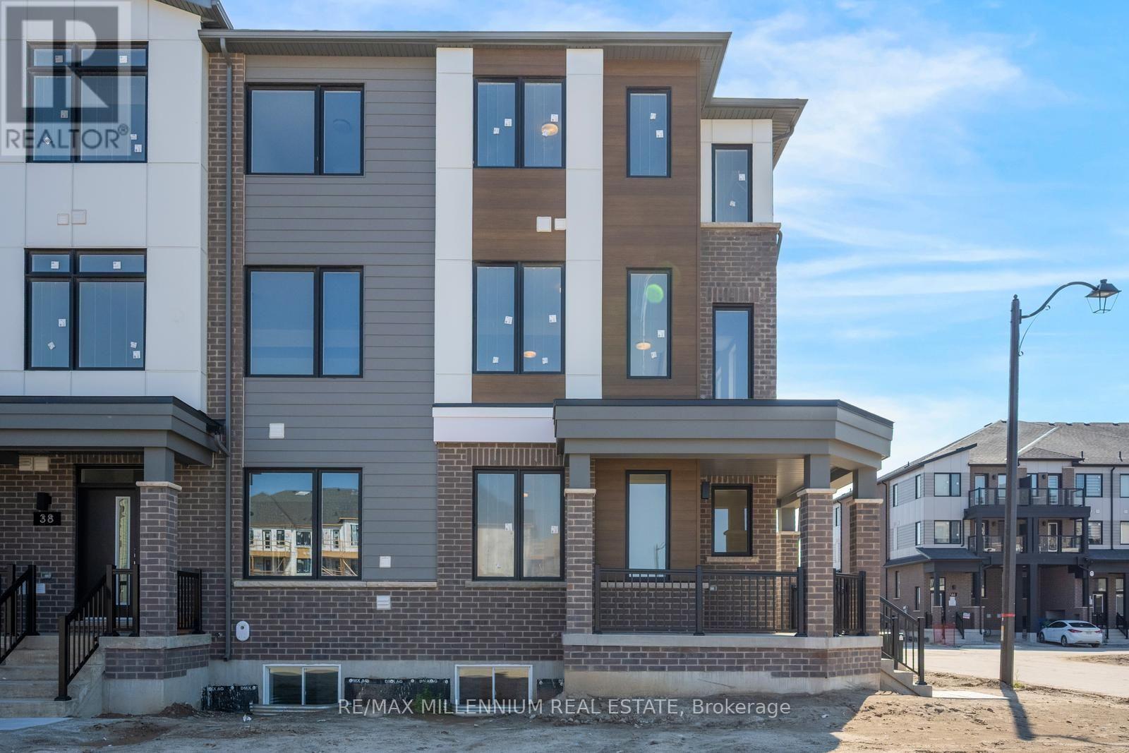 Main - 36 Thornbird Crescent, Brampton, Ontario  L7A 0B8 - Photo 5 - W13664156