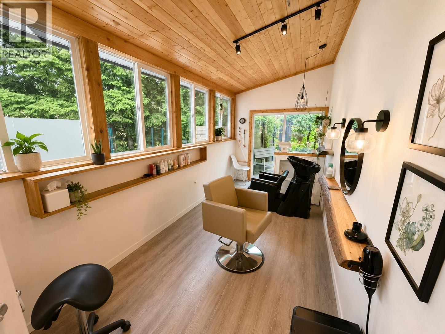 41741 Dogwood Place, Squamish, British Columbia  V8B 1G5 - Photo 6 - R3152816