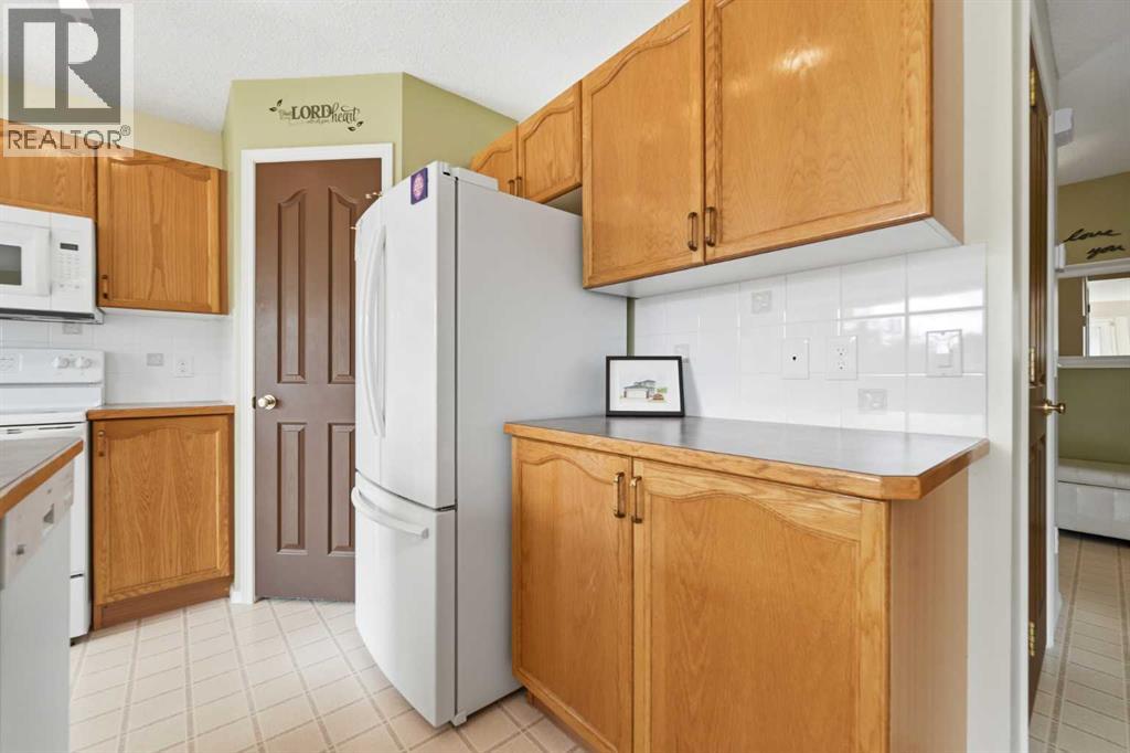 46 Somerside Place Sw, Calgary, Alberta  T2Y 3V3 - Photo 10 - A2314145