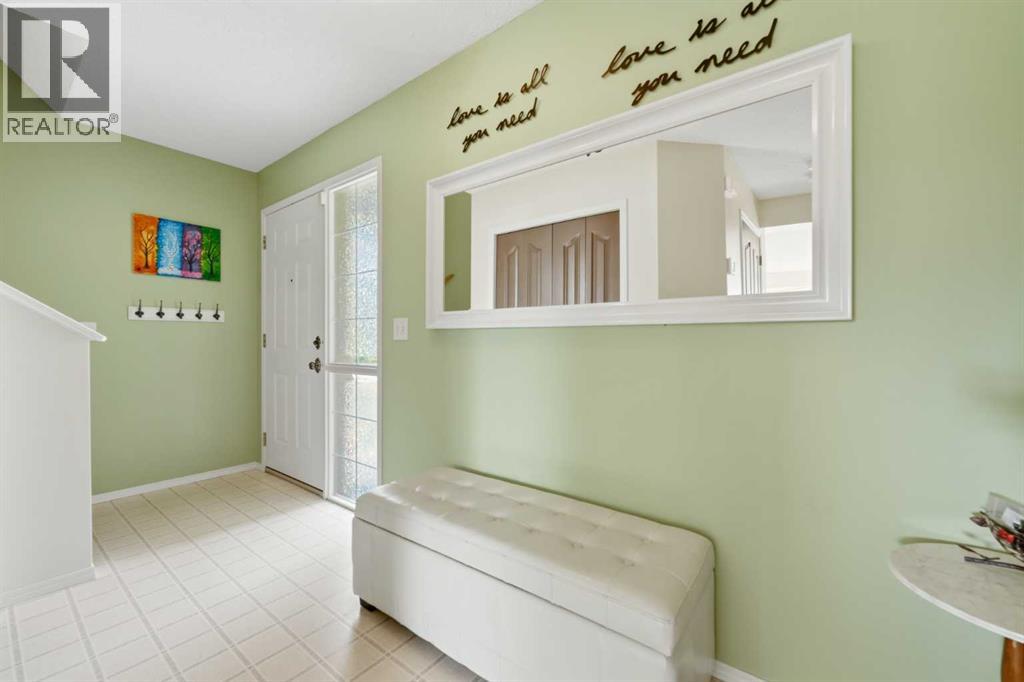 46 Somerside Place Sw, Calgary, Alberta  T2Y 3V3 - Photo 2 - A2314145