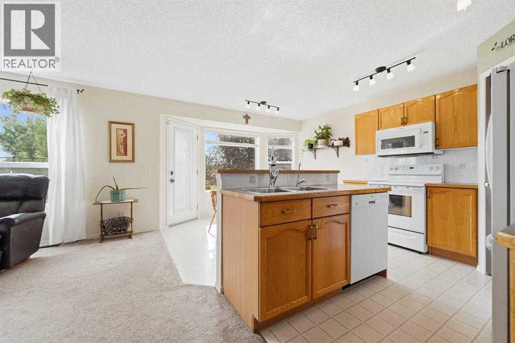 46 Somerside Place Sw, Calgary, Alberta  T2Y 3V3 - Photo 12 - A2314145
