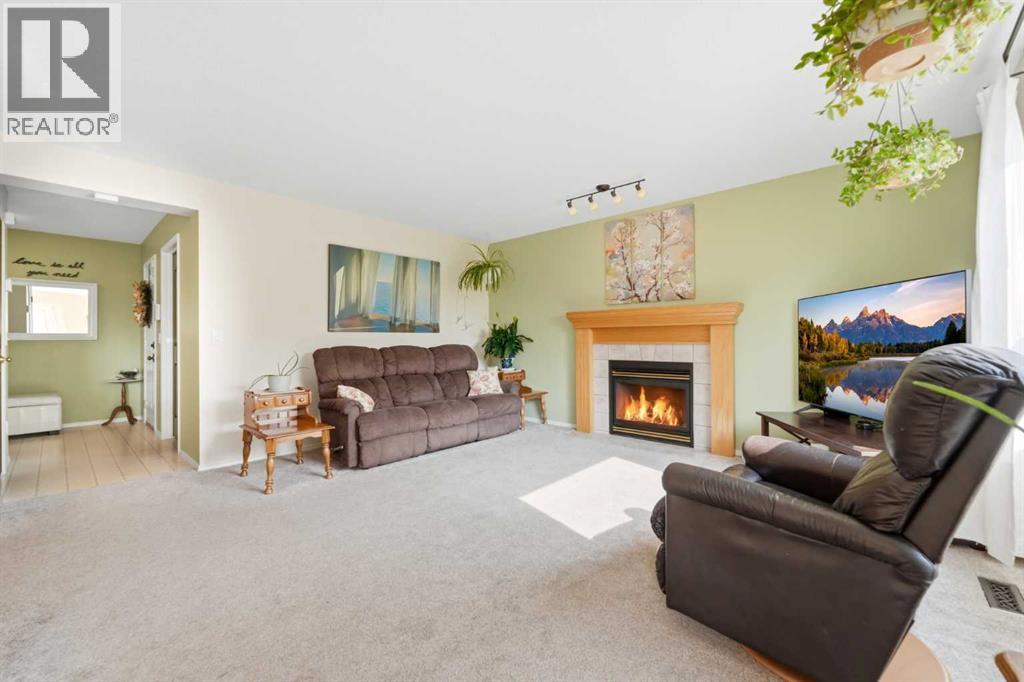46 Somerside Place Sw, Calgary, Alberta  T2Y 3V3 - Photo 7 - A2314145