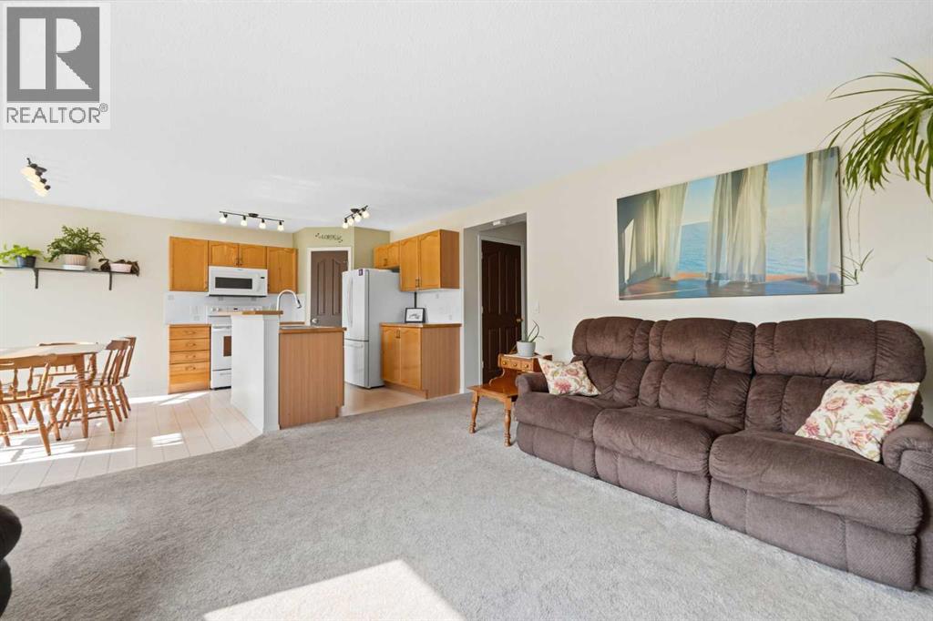 46 Somerside Place Sw, Calgary, Alberta  T2Y 3V3 - Photo 6 - A2314145